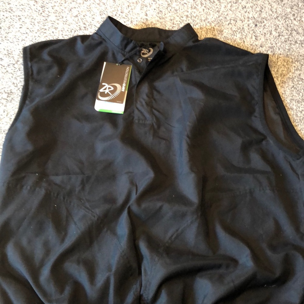 Zero restriction golf vest